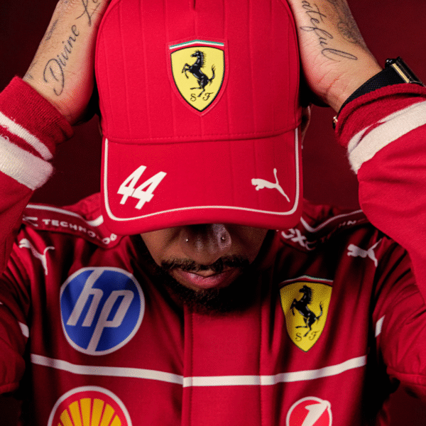 Gorra Ferrari Lewis Hamilton 2025 Roja